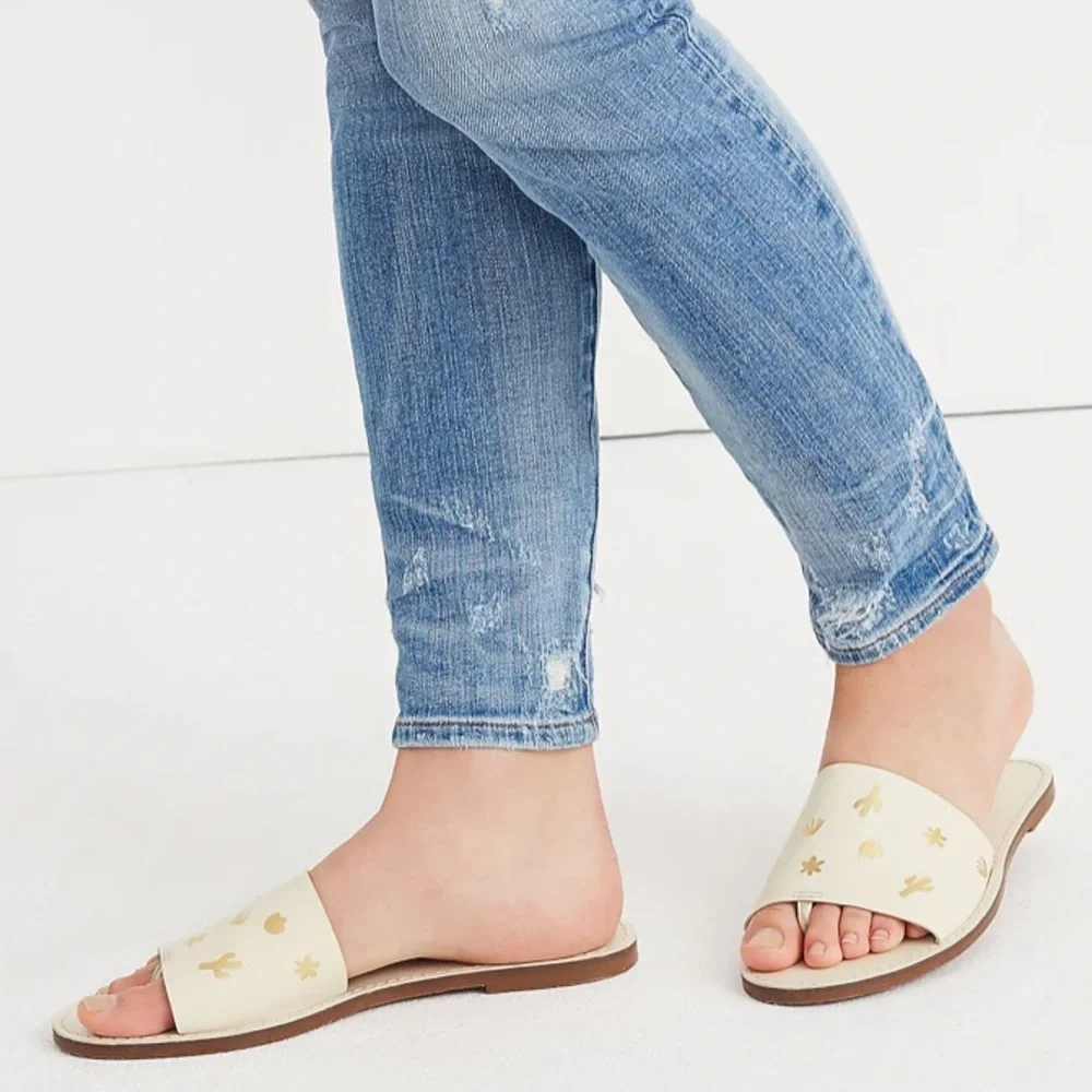 Madewell The Boardwalk Post Slide Sandal: Cactus Embossed Edition Gold Details